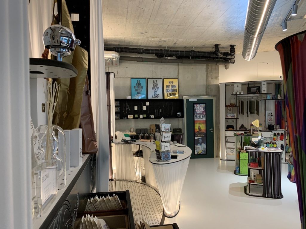 Laden Eloni von innen