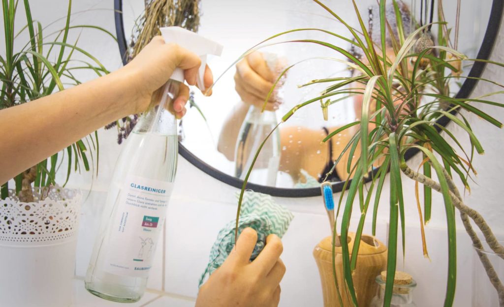 Sauberkasten - Glasreiniger im Einsatz