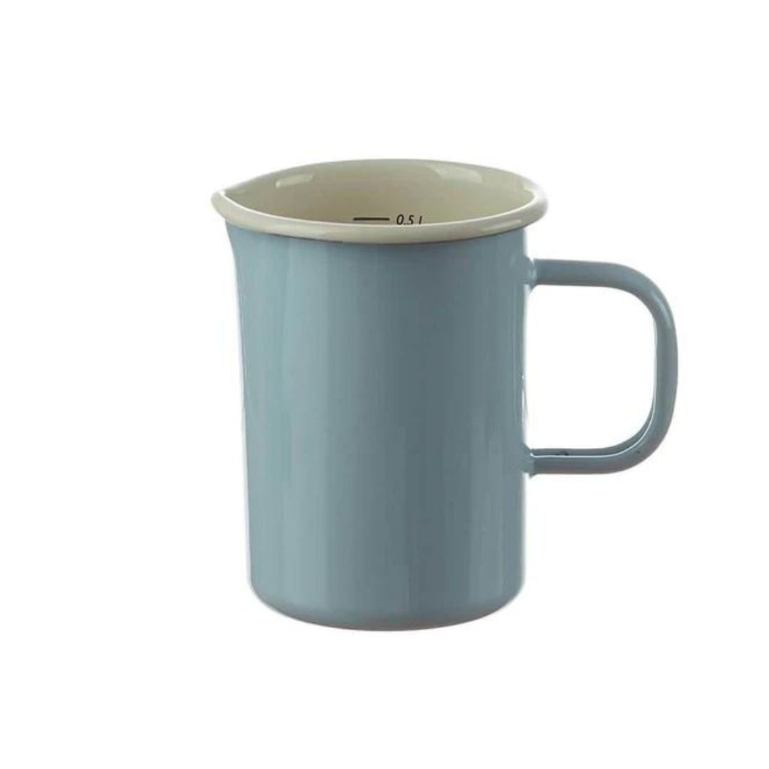 Messbecher aus Emaille