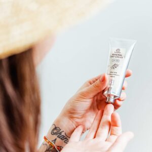 Suntribe natรผrliche Tagescreme